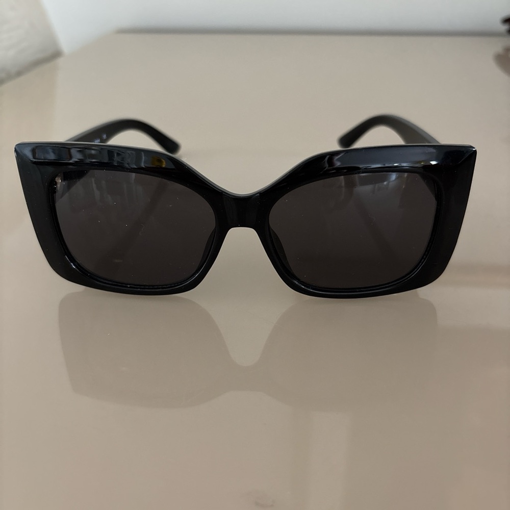 Elegant Black Square Sunglasses